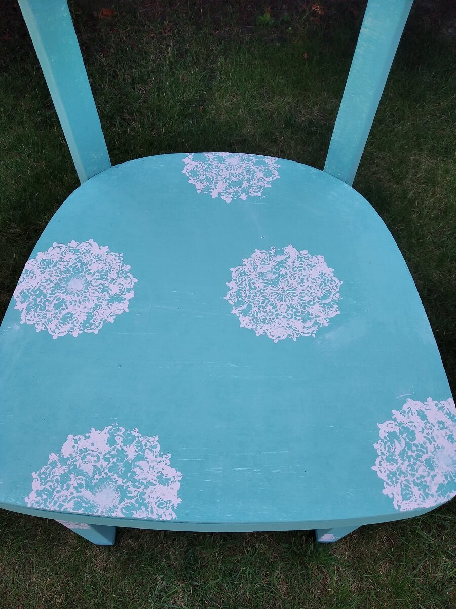 modrá recyklovaná stolička